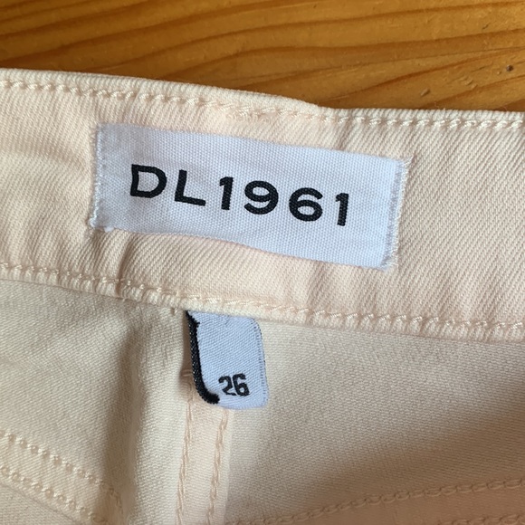 Pale pink frayed cropped jeans - Picture 5 of 9